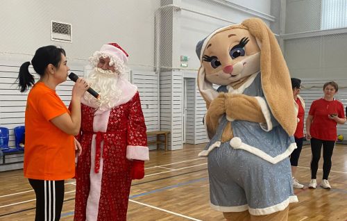 Волейболисткам подарили новогодний праздник