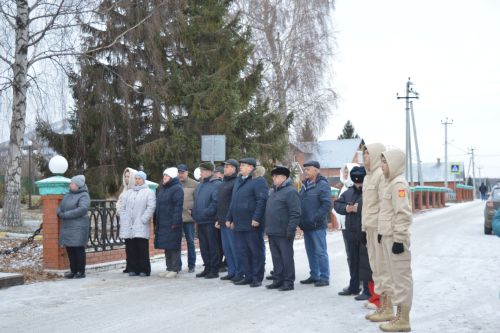 В День героев России  в Камском Устье прошел торжественный митинг