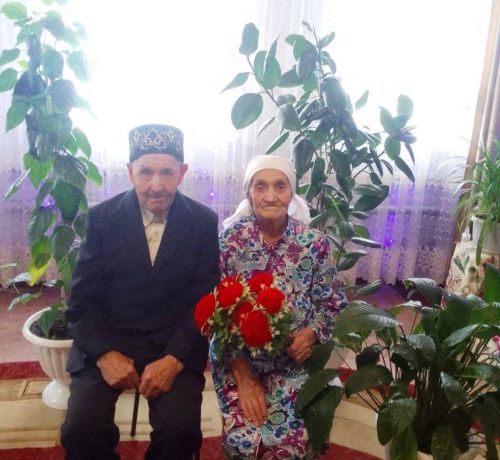 Большесалтыковцы поздравили землячку с юбилеем