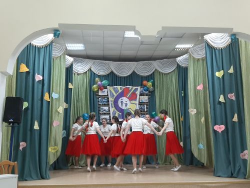 В Затонской школе прошел вечер выпускников