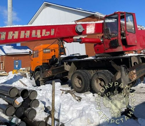 В Татарстане рабочего насмерть придавило металлическими трубами