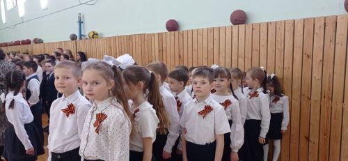В Камскоустьинской школе прошел смотр строя и песни