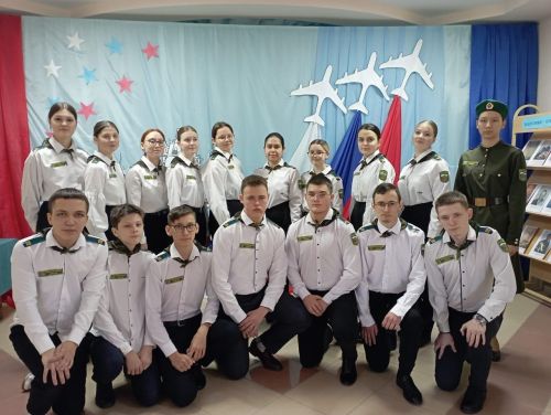 В Камскоустьинской школе прошел смотр строя и песни