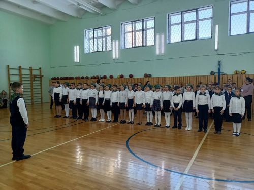 В Камскоустьинской школе прошел смотр строя и песни