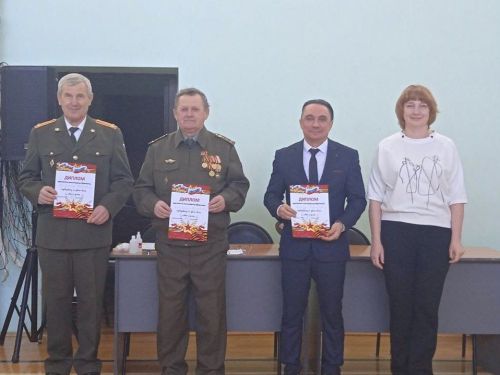 В Камскоустьинской школе прошел смотр строя и песни