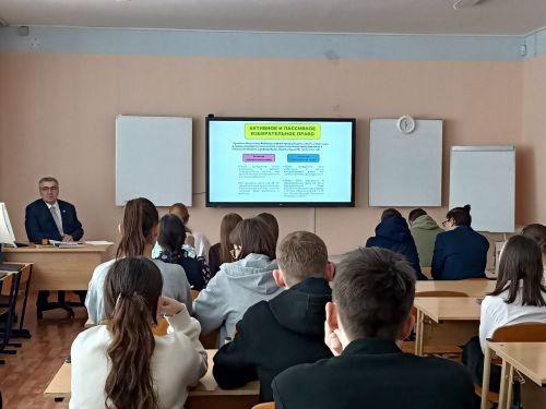 Глава Камско-Устьинского района провел парламентский урок