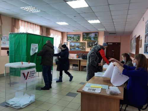 Голосовать идут семьями