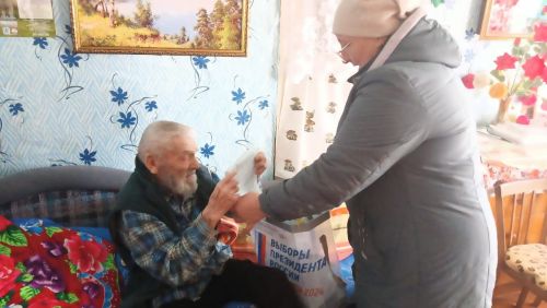 Ветеран войны голосует дома