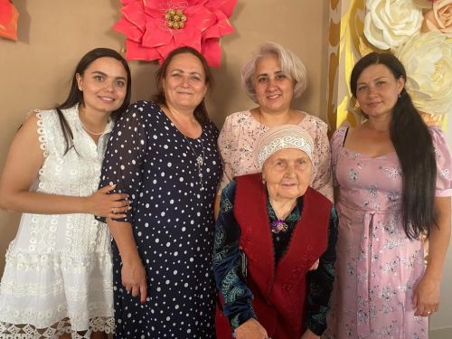 Год семьи: в руках женщины рождается красота