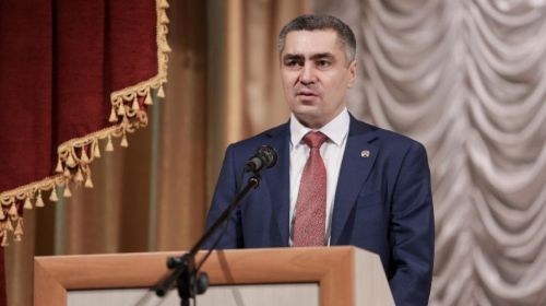 Глава района Наиль Вазыхов поздравляет женщин с 8 марта!