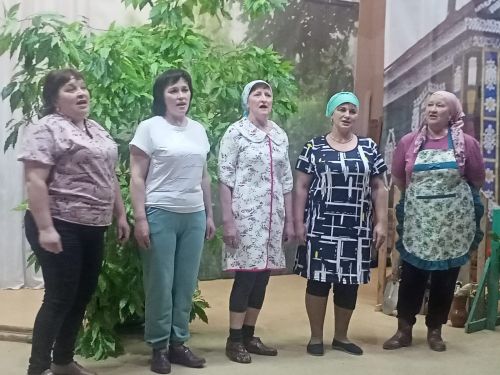 В Малых Кармалах искали сокровища