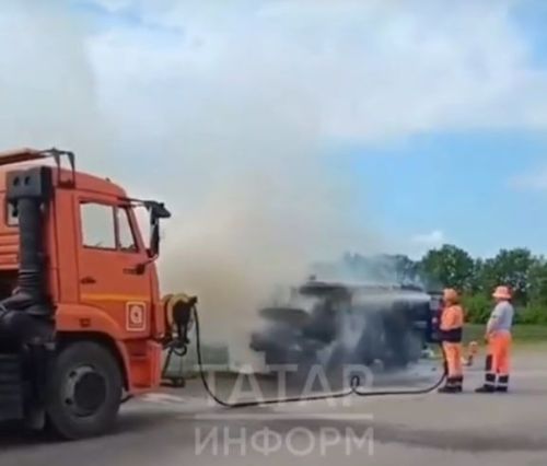 В соседнем районе на дороге загорелся автомобиль «Почты России»