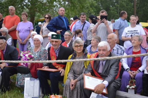 Праздник собирает гостей на майдане