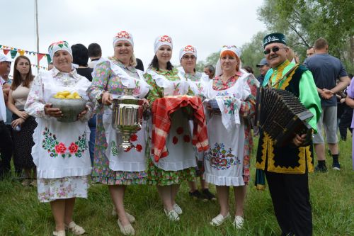 На майдане в Камском Устье проходит праздник Сабантуй