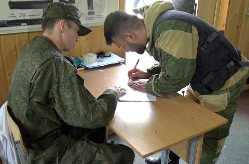 В именной батальон «Батыр» за день отправились служить свыше 100 контрактников