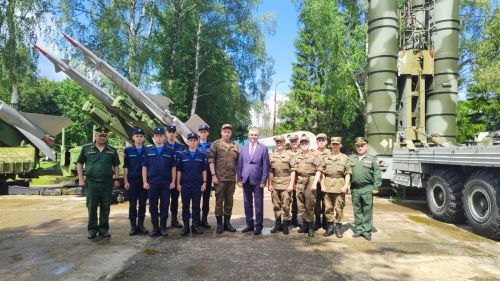 Глава района посетил подшефную воинскую часть