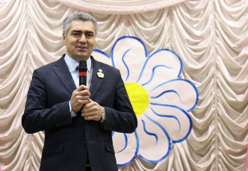 Глава района поздравляет всех с Днем семьи, любви и верности