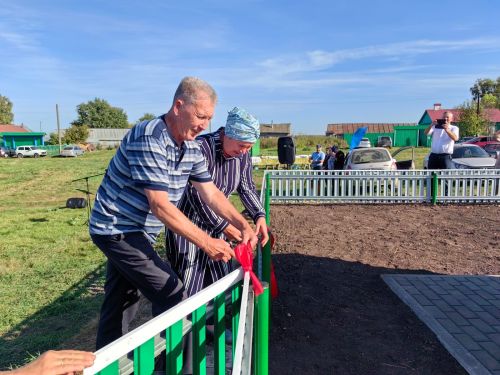 В деревне Бишалабы сегодня открыли обелиск