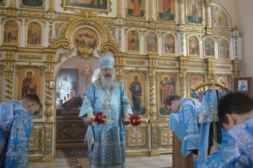 Службу в храме Камского Устья провел Митрополит