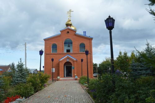 Службу в храме Камского Устья провел Митрополит
