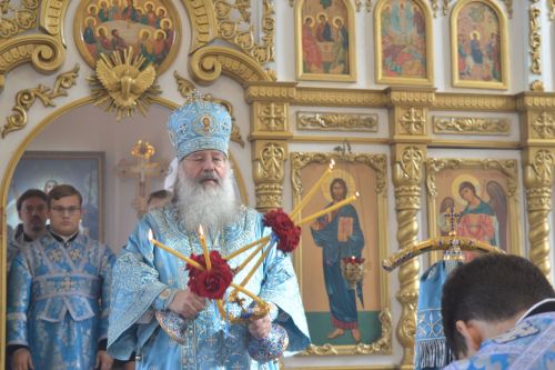 Службу в храме Камского Устья провел Митрополит