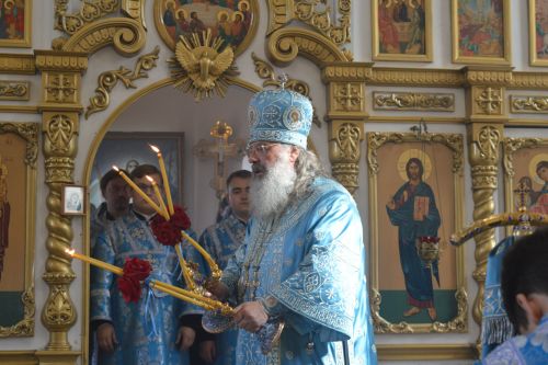 Службу в храме Камского Устья провел Митрополит