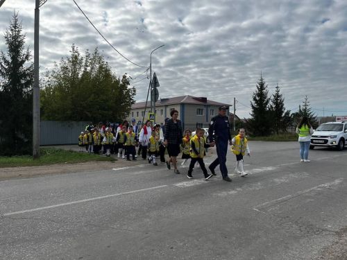 Первоклассники приняли участие в акции «Безопасный переход»