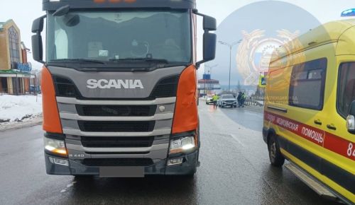 Женщина погибла под колесами грузовика