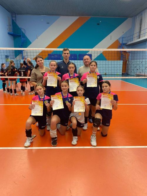 Волейболистки Камского Устья «жгут» на площадке