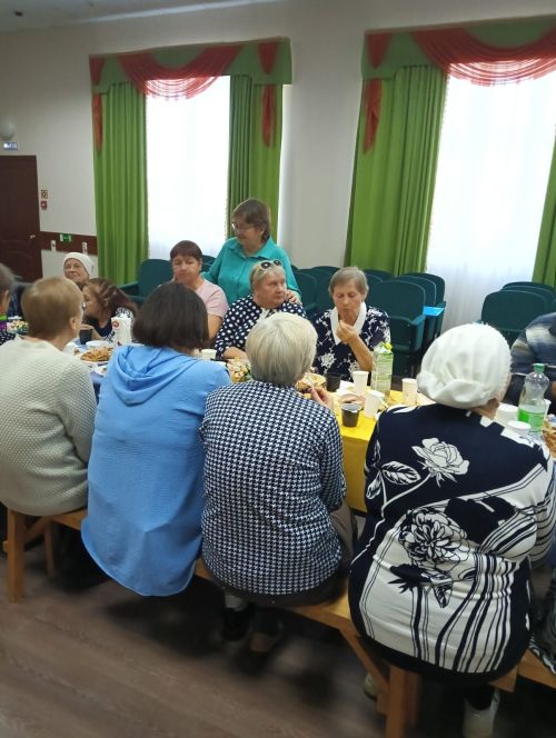 Тенишевцы дружно отметили День пожилого человека