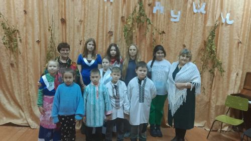 О народных традициях и патриотизме говорили в сельском клубе