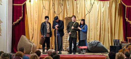 Спектакль прошел при полном аншлаге