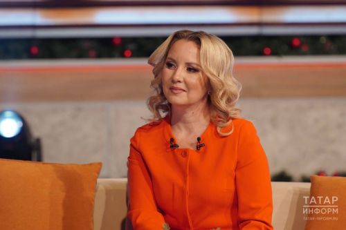 Эльвира Ахметова поздравила сотрудников ЗАГС Татарстана с профессиональным праздником