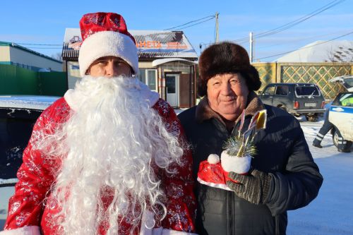 В Камском Устье наградили ребят, смастеривших лучшие новогодние игрушки по теме дорожной безопасности