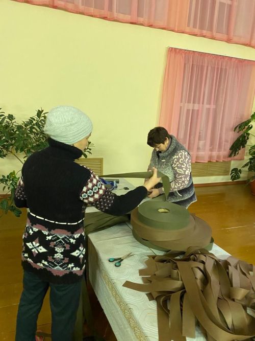 Малокармалинцы взялись за изготовление маскировочных сетей