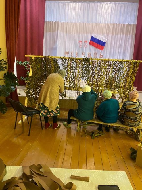 Малокармалинцы взялись за изготовление маскировочных сетей