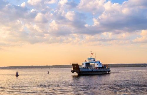 Открылась паромная переправа Аракчино – Верхний Услон