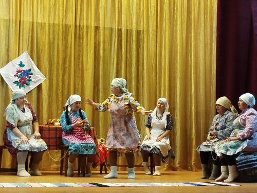 Малые Салтыки: на сцене - женщины 41-го