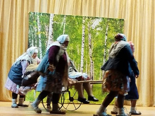 Малые Салтыки: на сцене - женщины 41-го