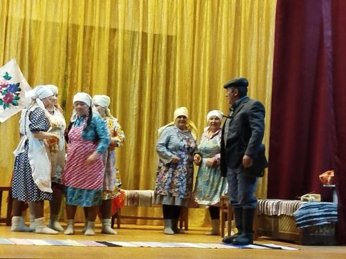 Малые Салтыки: на сцене - женщины 41-го