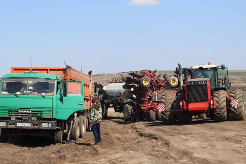 В Камско-Устьинском районе приступили к весенне-полевым работам