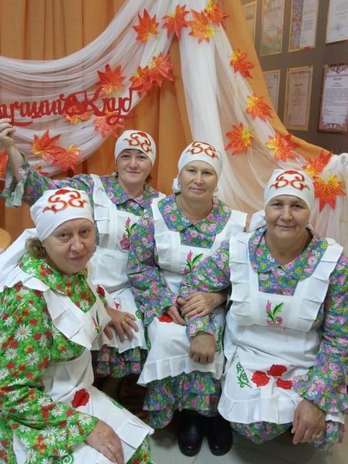 По следам праздника: Камскоустьинцы поддержали акцию «Надень народное на День России»