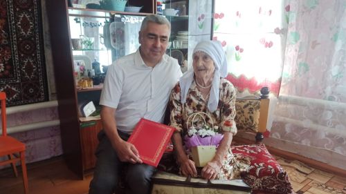 90-летний юбилей отметила жительница деревни Малые Кармалы