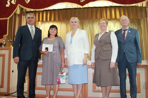 Награды камскоустьинским педагогам вручили на августовском совещании