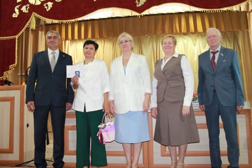 Награды камскоустьинским педагогам вручили на августовском совещании