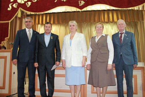 Награды камскоустьинским педагогам вручили на августовском совещании