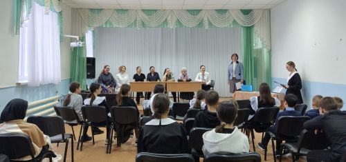 В Камско-Устьинской татарской школе прошла встреча с представителями разных профессий