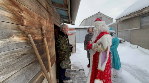 Ученики Большекляринской школы поздравили с Новым годом ветеранов педагогического труда