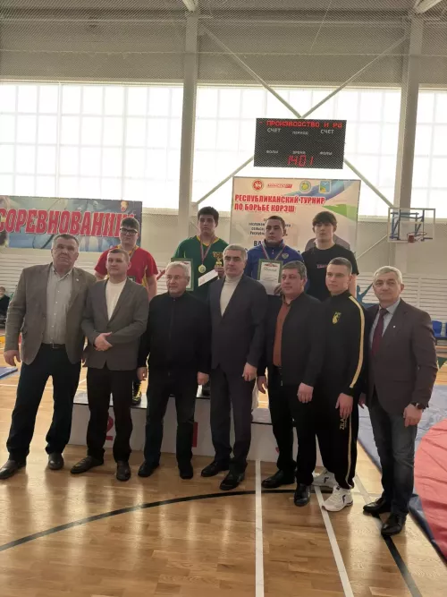На борцовский ковер в Камском Устье вышли 87 спортсменов