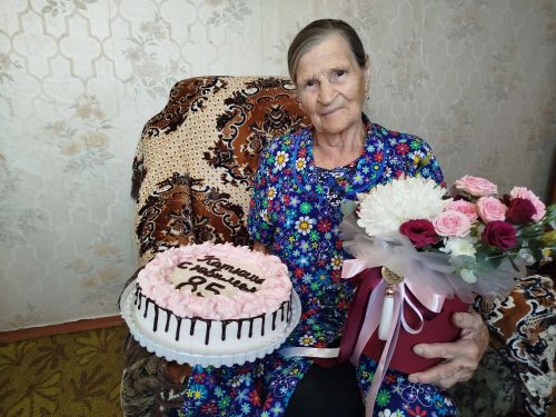 С юбилеем поздравили труженицу и неравнодушную к жизни жительницу Камского Устья